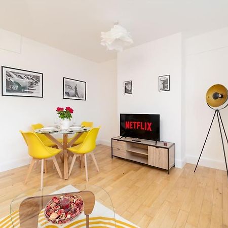 Two Bedroom Apartment By Buonomo Stays Short Lets & Serviced Accommodation In Balham With Balcony London Eksteriør billede