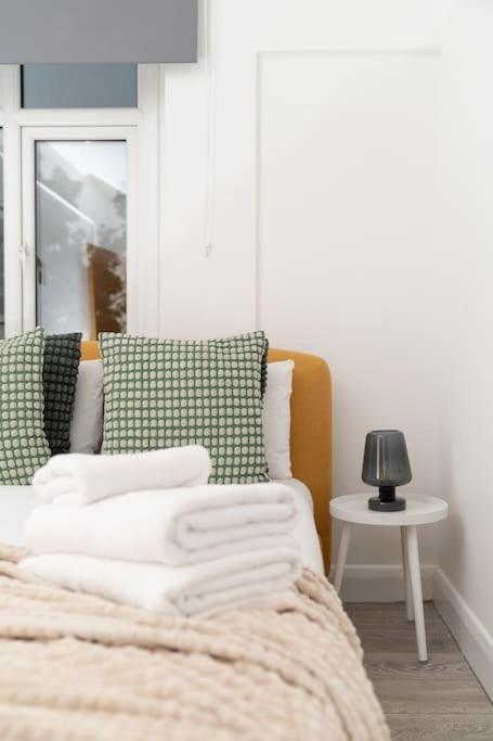 Two Bedroom Apartment By Buonomo Stays Short Lets & Serviced Accommodation In Balham With Balcony London Eksteriør billede
