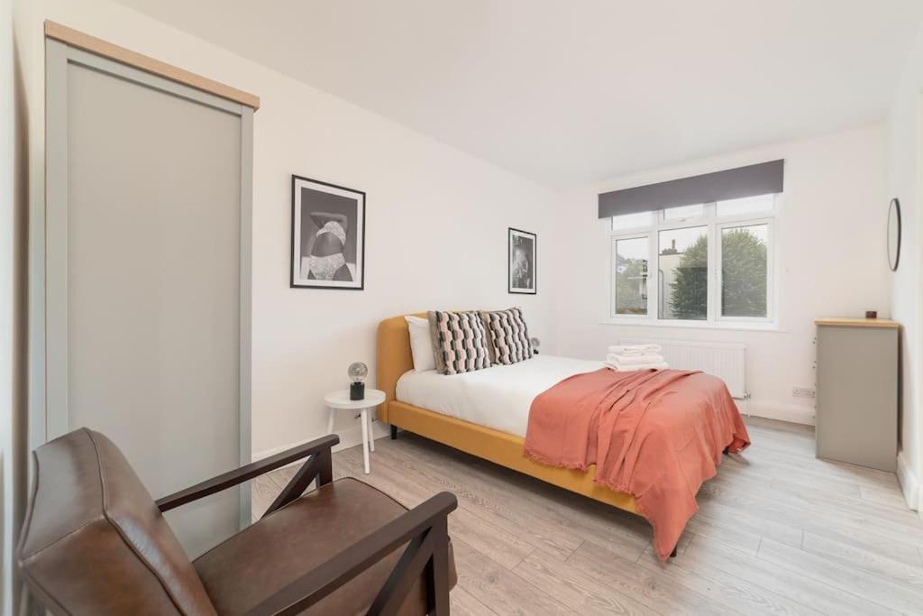 Two Bedroom Apartment By Buonomo Stays Short Lets & Serviced Accommodation In Balham With Balcony London Eksteriør billede