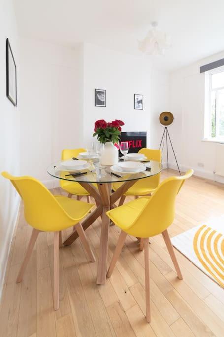 Two Bedroom Apartment By Buonomo Stays Short Lets & Serviced Accommodation In Balham With Balcony London Eksteriør billede