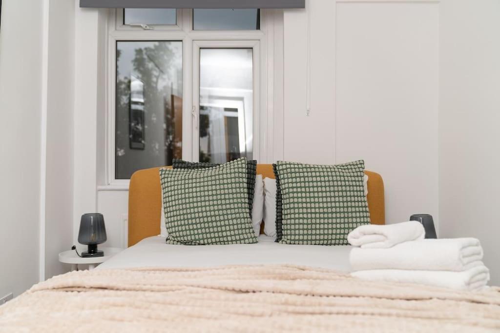 Two Bedroom Apartment By Buonomo Stays Short Lets & Serviced Accommodation In Balham With Balcony London Eksteriør billede