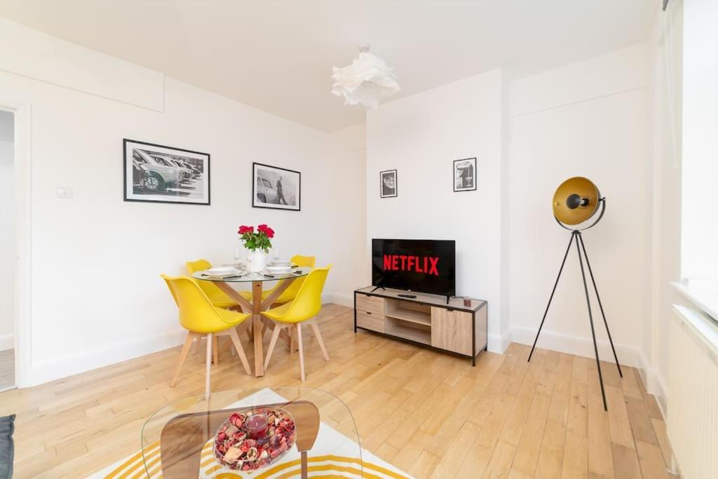Two Bedroom Apartment By Buonomo Stays Short Lets & Serviced Accommodation In Balham With Balcony London Eksteriør billede