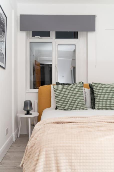 Two Bedroom Apartment By Buonomo Stays Short Lets & Serviced Accommodation In Balham With Balcony London Eksteriør billede