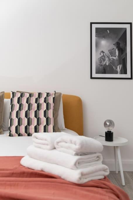 Two Bedroom Apartment By Buonomo Stays Short Lets & Serviced Accommodation In Balham With Balcony London Eksteriør billede