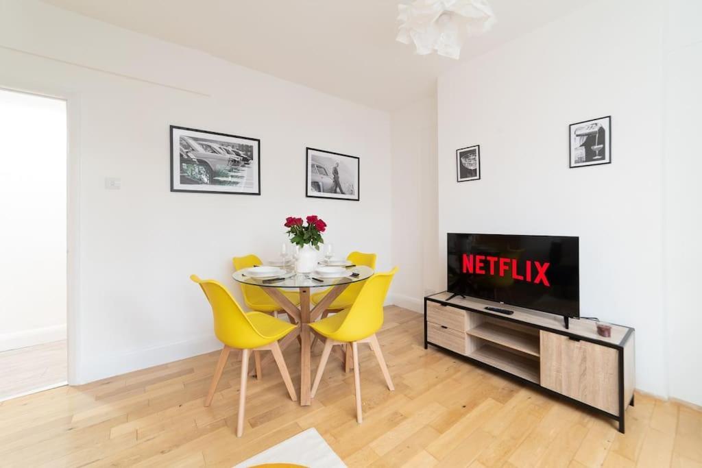 Two Bedroom Apartment By Buonomo Stays Short Lets & Serviced Accommodation In Balham With Balcony London Eksteriør billede